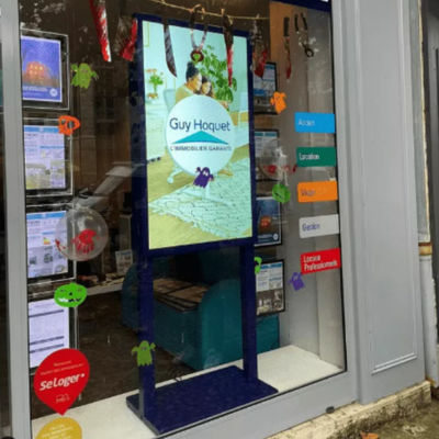 Окно экрана LCD 49 дюймов двойное, который встали на сторону показывает монитор рекламы двойной, который встали на сторону